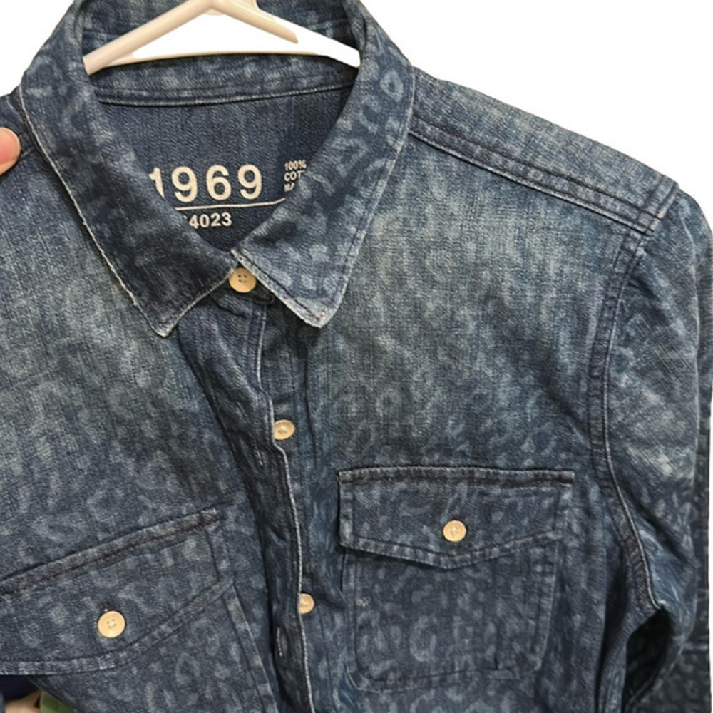 GAP XS denim button down